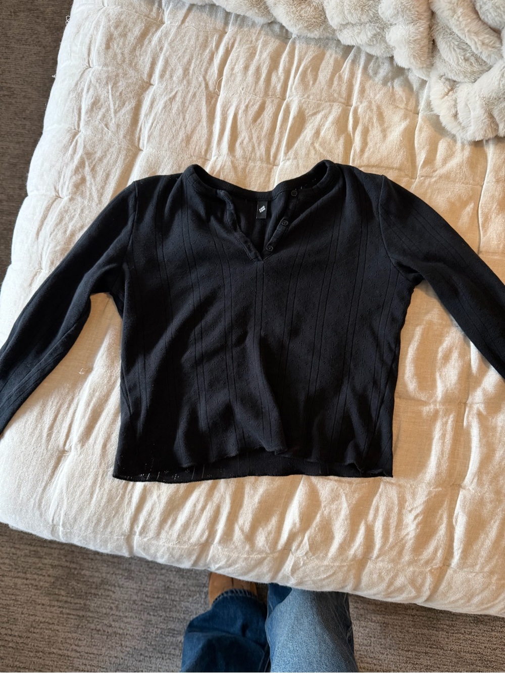Black Long-Sleeve Cropped Henley Top - Women's